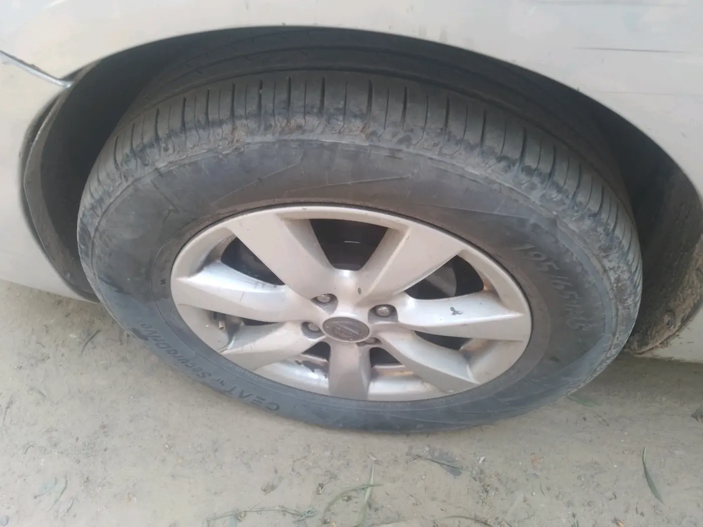 2014 Nissan Sunny XV PETROL, Petrol, Manual, 1,02,326 km, tyre