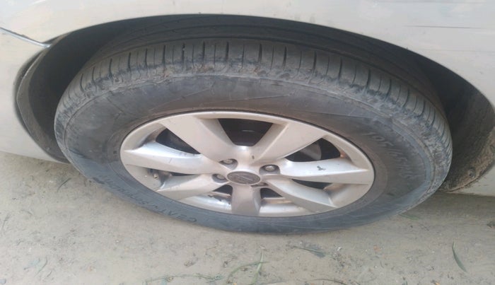 2014 Nissan Sunny XV PETROL, Petrol, Manual, 1,02,326 km, tyre