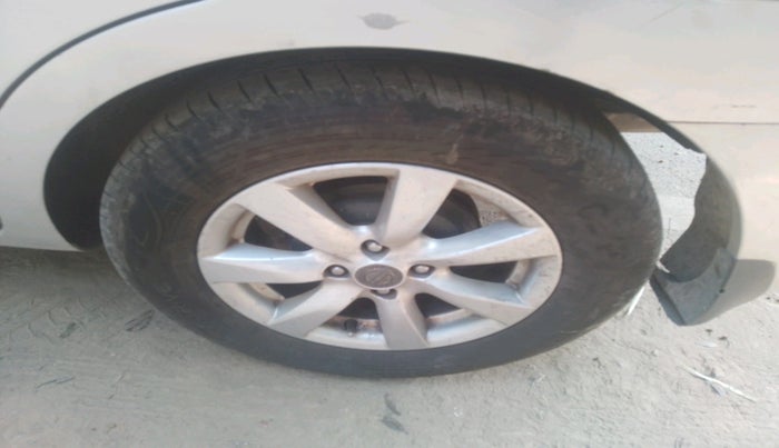 2014 Nissan Sunny XV PETROL, Petrol, Manual, 1,02,326 km, tyre