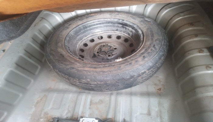 2014 Nissan Sunny XV PETROL, Petrol, Manual, 1,02,326 km, tyre