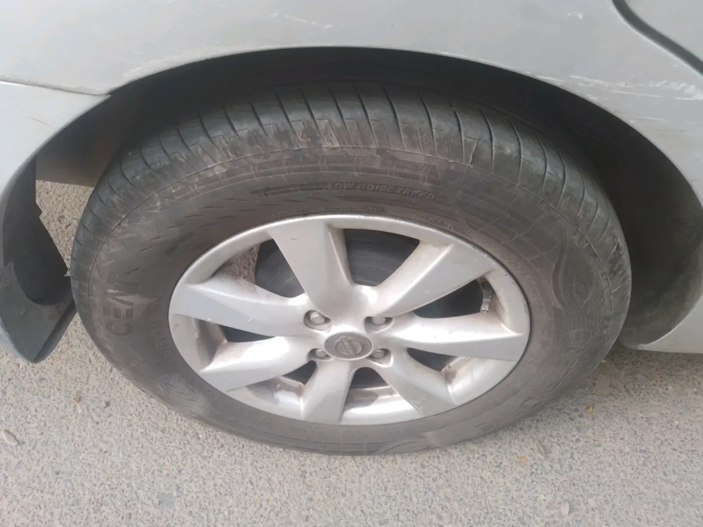 2014 Nissan Sunny XV PETROL, Petrol, Manual, 1,02,326 km, tyre