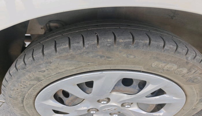 2017 Hyundai Grand i10 SPORTZ 1.2 KAPPA VTVT, Petrol, Manual, 1,21,278 km, tyre