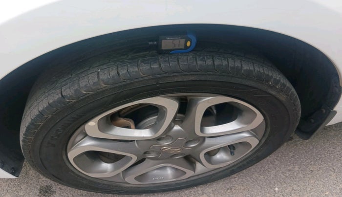 2019 Hyundai Elite i20 SPORTZ PLUS 1.2 DUAL TONE, Petrol, Manual, 54,298 km, tyre