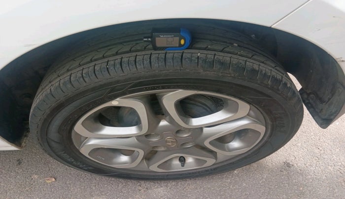 2019 Hyundai Elite i20 SPORTZ PLUS 1.2 DUAL TONE, Petrol, Manual, 54,298 km, tyre