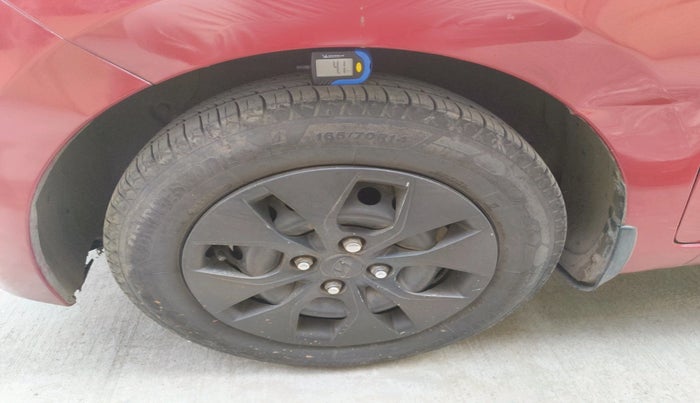 2015 Hyundai Xcent BASE 1.1, Diesel, Manual, 1,99,321 km, tyre