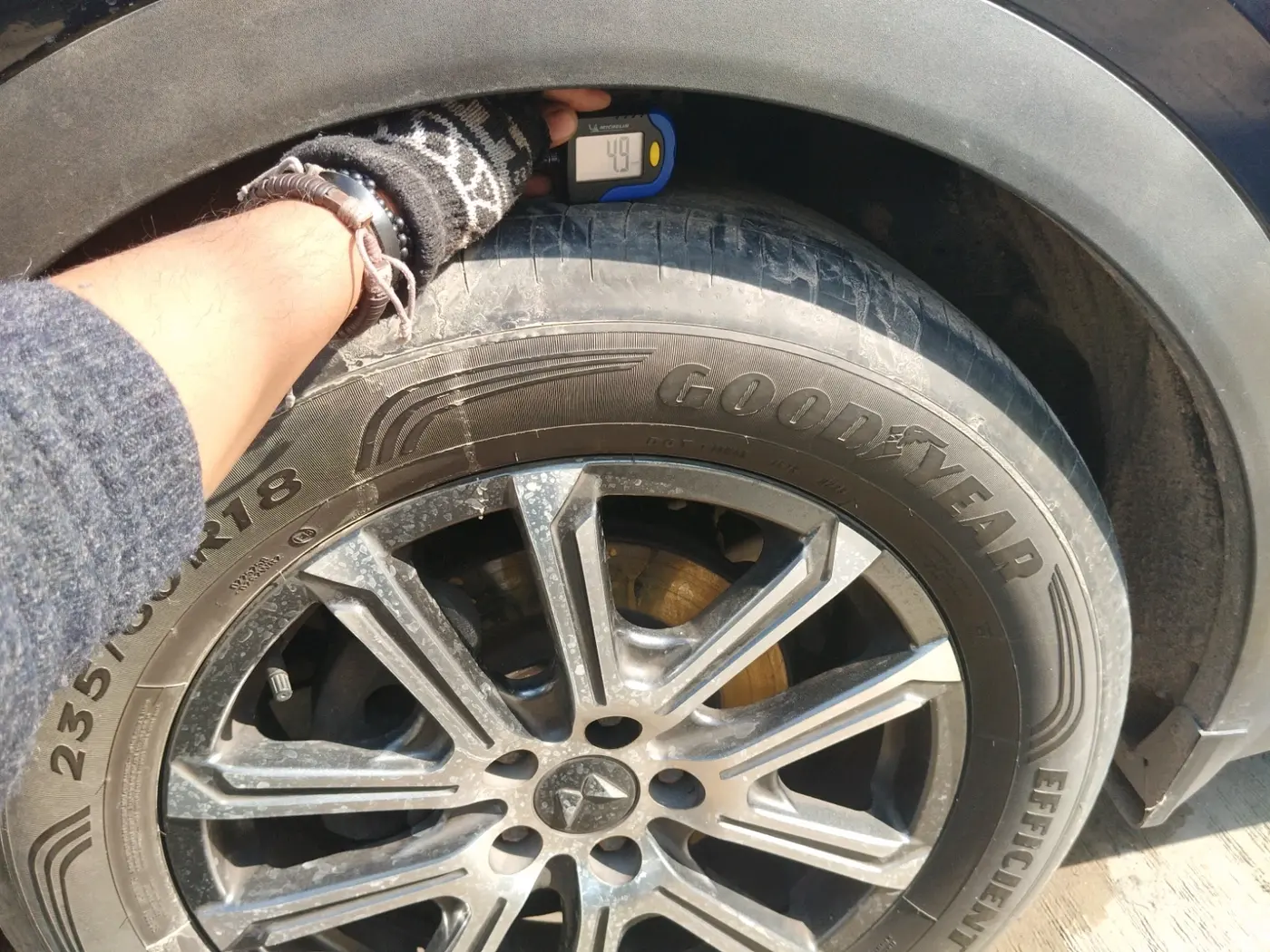 2023 Mahindra XUV700 AX 7 P AT 7 STR, Petrol, Automatic, 17,982 km, tyre