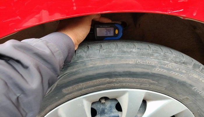 2018 Maruti Swift VXI AMT, Petrol, Automatic, 38,130 km, tyre