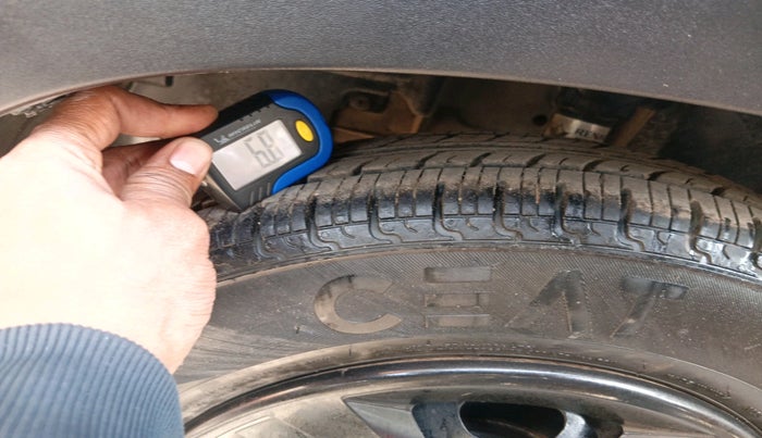 2017 Renault Kwid CLIMBER 1.0 AMT, Petrol, Automatic, 50,876 km, tyre