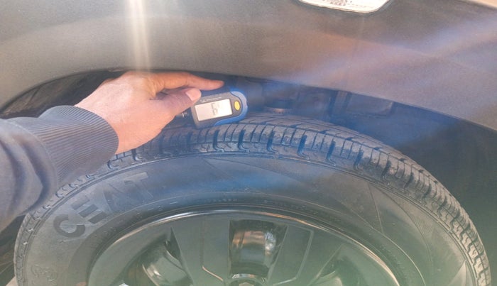 2017 Renault Kwid CLIMBER 1.0 AMT, Petrol, Automatic, 50,876 km, tyre