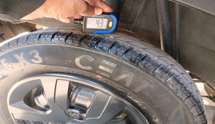 2017 Renault Kwid CLIMBER 1.0 AMT, Petrol, Automatic, 50,876 km, tyre