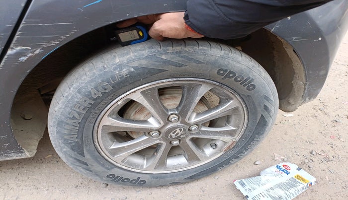 2015 Hyundai Grand i10 ASTA (O) 1.2 KAPPA VTVT, Petrol, Manual, 1,17,835 km, tyre