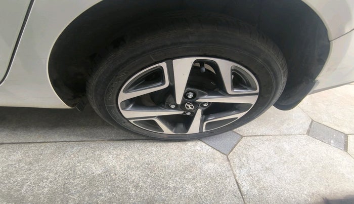 2020 Hyundai AURA SX 1.2 (O), Petrol, Manual, 7,997 km, tyre