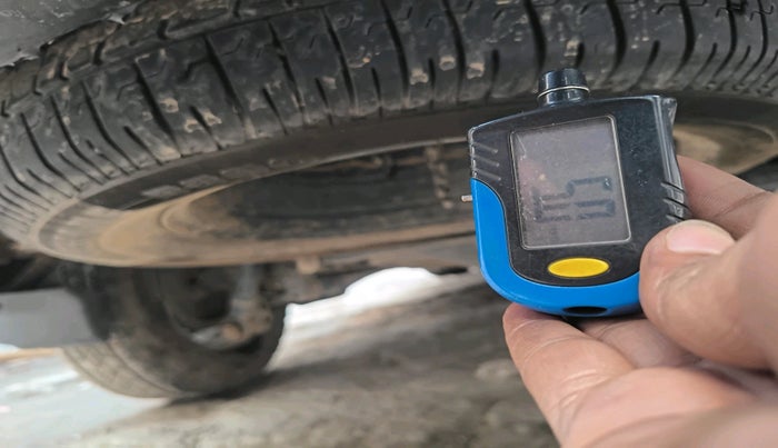 2022 Toyota Innova Crysta 2.4 GX AT 7 STR, Diesel, Automatic, 1,10,742 km, tyre