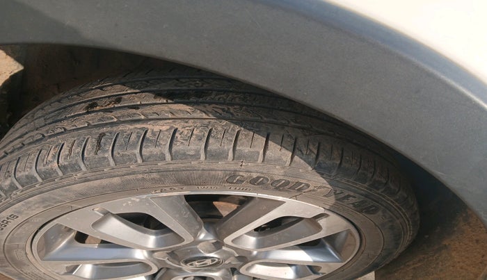 2019 Hyundai i20 Active 1.2 SX, Petrol, Manual, 27,350 km, tyre