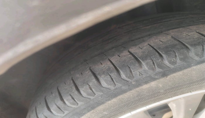 2016 Maruti Ciaz VXI+, Petrol, Manual, 1,21,095 km, tyre