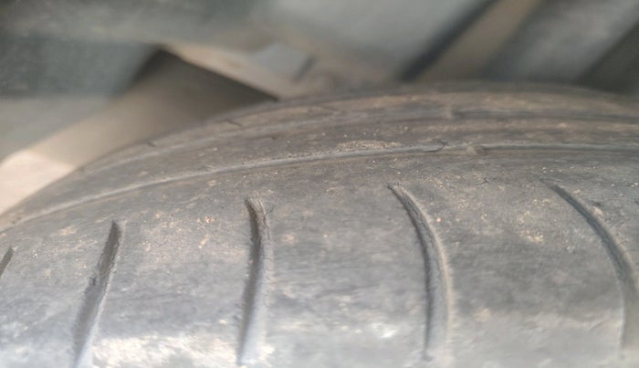 2016 Maruti Ciaz VXI+, Petrol, Manual, 1,21,095 km, tyre