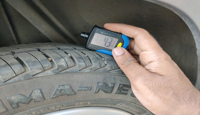 2016 Renault Kwid RXT 0.8 (O), Petrol, Manual, 12,878 km, tyre