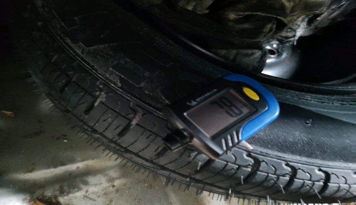 2017 Renault Kwid RXT 1.0 AMT, Petrol, Automatic, 79,092 km, tyre