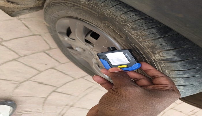 2017 Renault Kwid RXT 1.0 AMT, Petrol, Automatic, 79,092 km, tyre