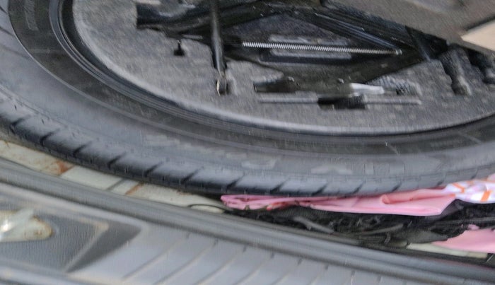 2017 Hyundai Creta SX PLUS AT 1.6 DIESEL, Diesel, Automatic, 1,20,008 km, tyre