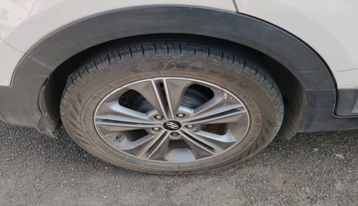 2017 Hyundai Creta SX PLUS AT 1.6 DIESEL, Diesel, Automatic, 1,20,008 km, tyre