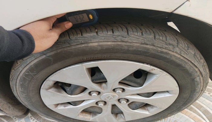 2014 Hyundai Xcent BASE 1.2, Petrol, Manual, 56,350 km, tyre