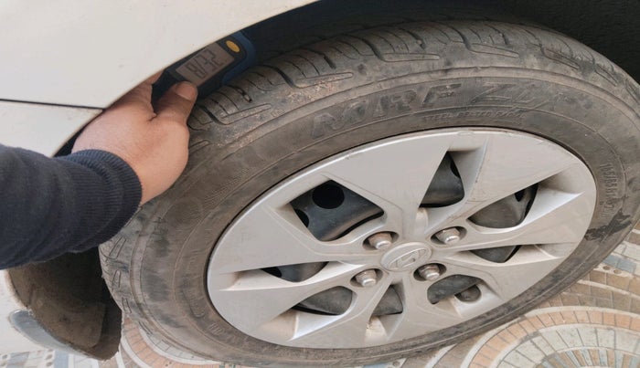 2014 Hyundai Xcent BASE 1.2, Petrol, Manual, 56,350 km, tyre