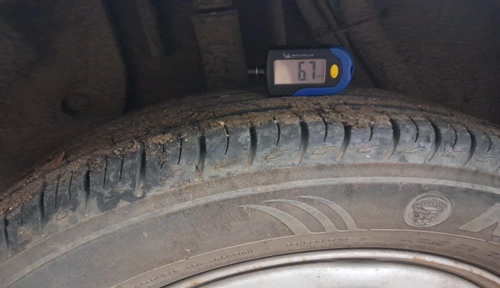 2014 Renault Duster 85 PS RXL DIESEL, Diesel, Manual, 68,811 km, tyre