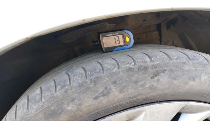 2013 Maruti Ertiga VXI, Petrol, Manual, 98,880 km, tyre