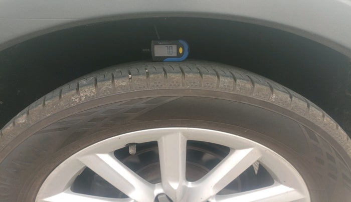 2013 Audi Q3 2.0 TDI QUATTRO, Diesel, Automatic, 1,28,796 km, tyre