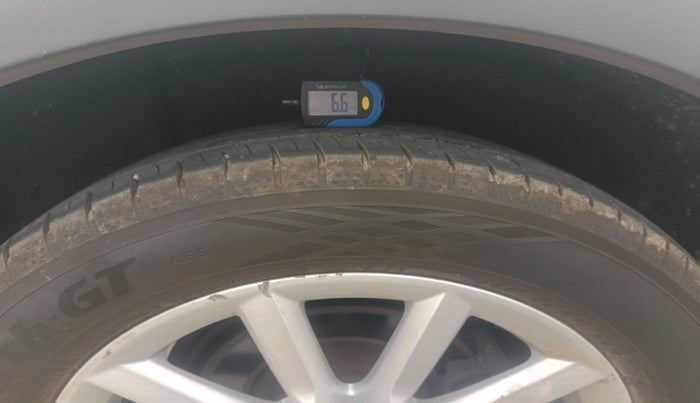 2013 Audi Q3 2.0 TDI QUATTRO, Diesel, Automatic, 1,28,796 km, tyre