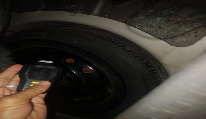 2009 Maruti Swift VXI 1.3, Petrol, Manual, 69,212 km, tyre