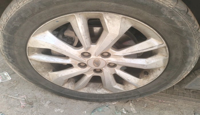 2021 Mahindra XUV300 W8 1.5 DIESEL AMT, Diesel, Automatic, 80,260 km, tyre