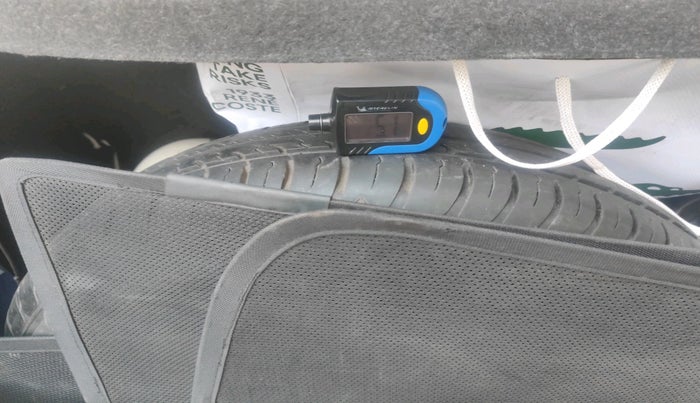 2023 Maruti Swift VXI CNG, Petrol, Manual, 70,967 km, tyre