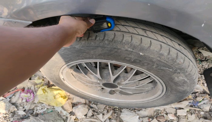 2012 Toyota Etios Liva G, Petrol, Manual, 85,327 km, tyre