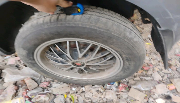 2012 Toyota Etios Liva G, Petrol, Manual, 85,327 km, tyre