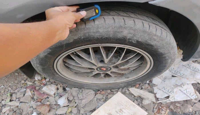 2012 Toyota Etios Liva G, Petrol, Manual, 85,327 km, tyre