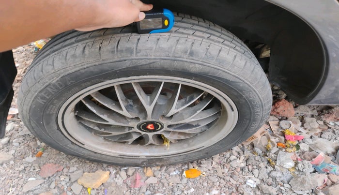 2012 Toyota Etios Liva G, Petrol, Manual, 85,327 km, tyre