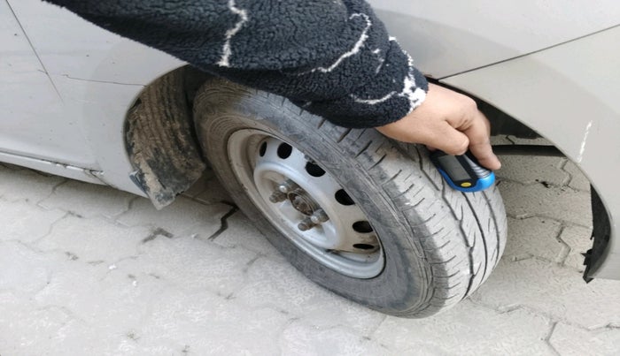 2013 Hyundai Eon ERA +, Petrol, Manual, 1,907 km, tyre