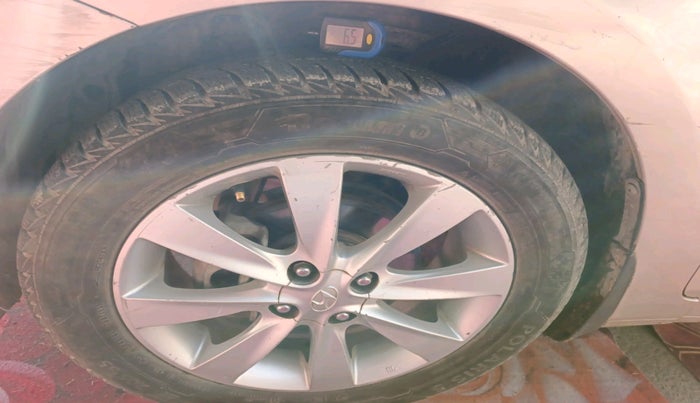 2011 Hyundai Verna FLUIDIC 1.6 VTVT SX, Petrol, Manual, 1,30,367 km, tyre