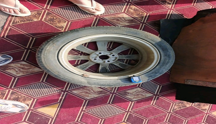 2011 Hyundai Verna FLUIDIC 1.6 VTVT SX, Petrol, Manual, 1,30,367 km, tyre