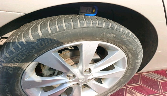 2011 Hyundai Verna FLUIDIC 1.6 VTVT SX, Petrol, Manual, 1,30,367 km, tyre