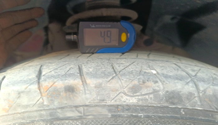 2019 Mahindra XUV300 W6 1.5 DIESEL, Diesel, Manual, 1,08,901 km, tyre