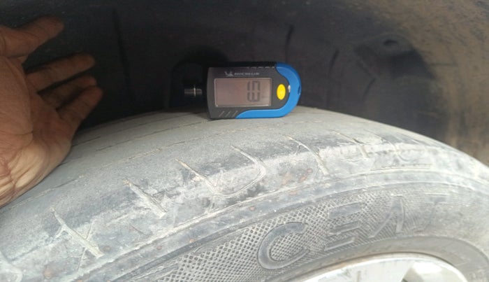 2019 Mahindra XUV300 W6 1.5 DIESEL, Diesel, Manual, 1,08,901 km, tyre