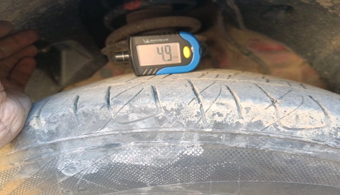 2019 Mahindra XUV300 W6 1.5 DIESEL, Diesel, Manual, 1,08,901 km, tyre