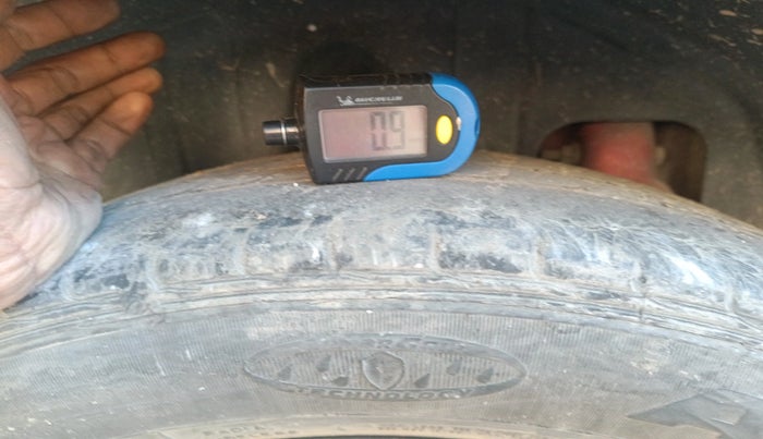 2019 Mahindra XUV300 W6 1.5 DIESEL, Diesel, Manual, 1,08,901 km, tyre