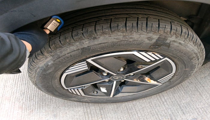 2024 Tata NEXON CREATIVE  AMT 1.2 PETROL, Petrol, Automatic, 4,100 km, tyre