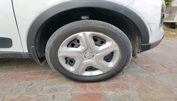 2022 Tata NEXON XM SUNROOF PETROL, Petrol, Manual, 59,110 km, tyre