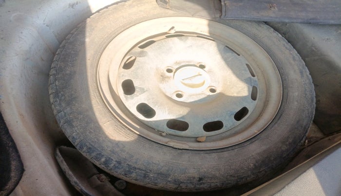 2011 Ford Figo ZXI 1.2 PETROL, Petrol, Manual, 78,122 km, tyre