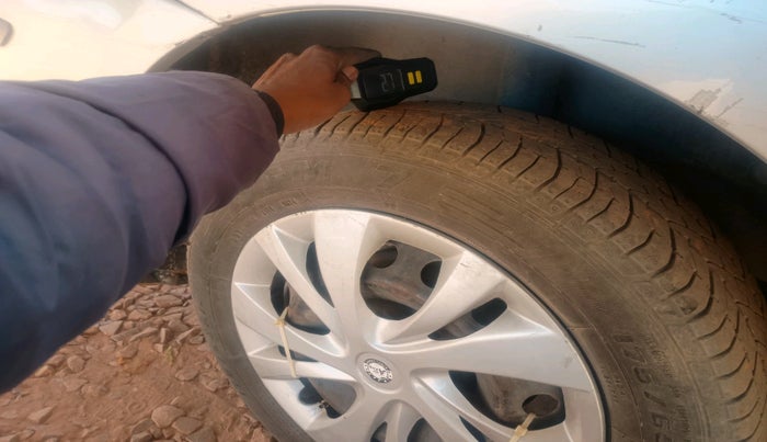 2012 Toyota Etios G, Petrol, Manual, 2,54,330 km, tyre